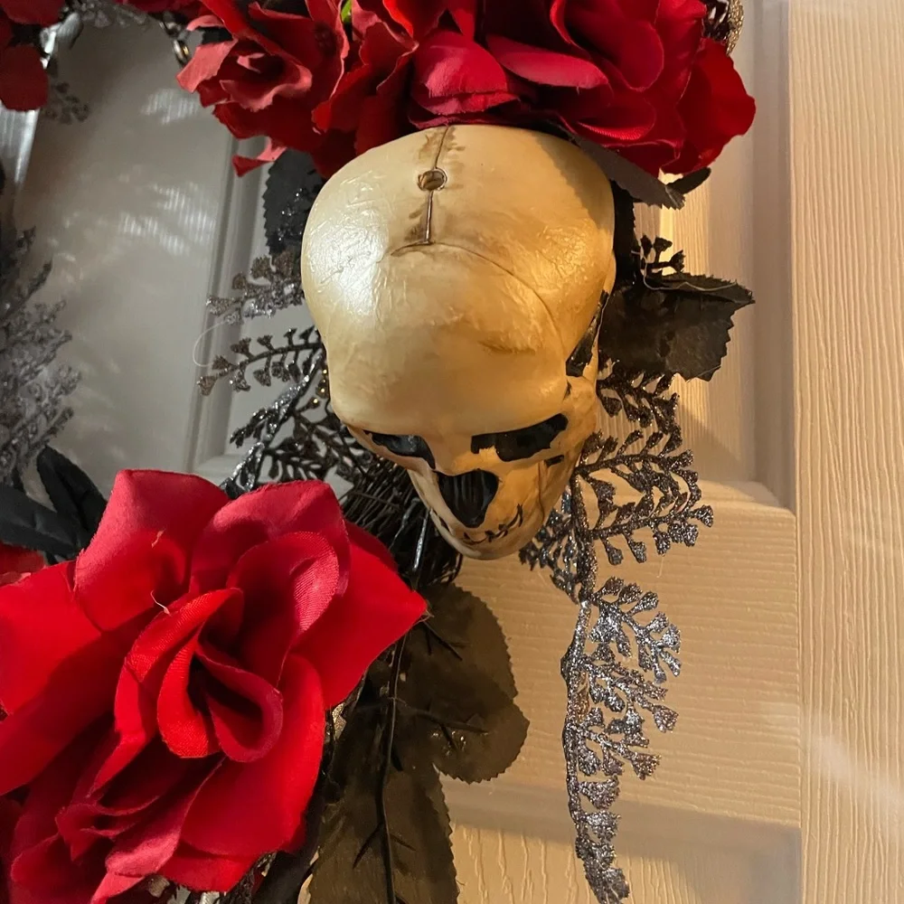 Hallowed Skulls Wreath
